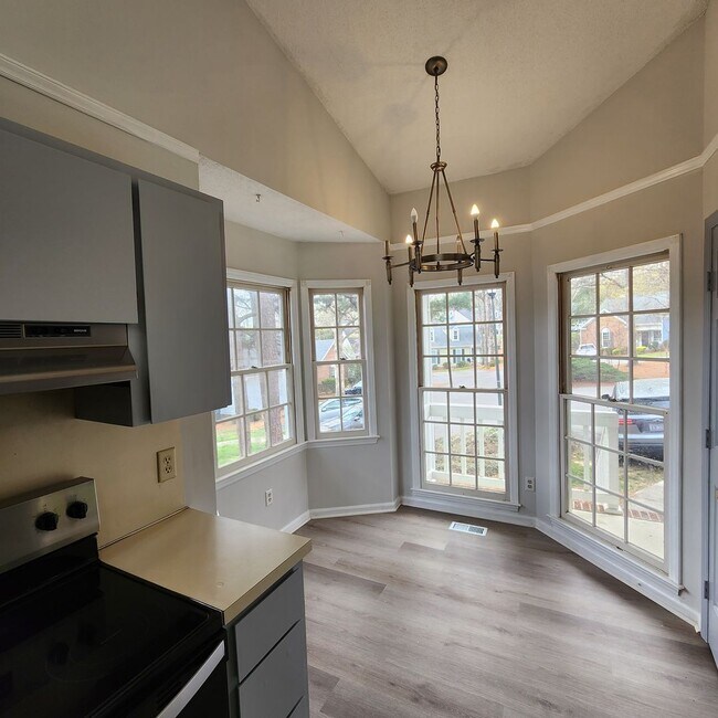 Building Photo - 3 Bedroom Townhome For Rent