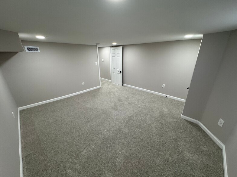 Building Photo - 1108 S Carey St