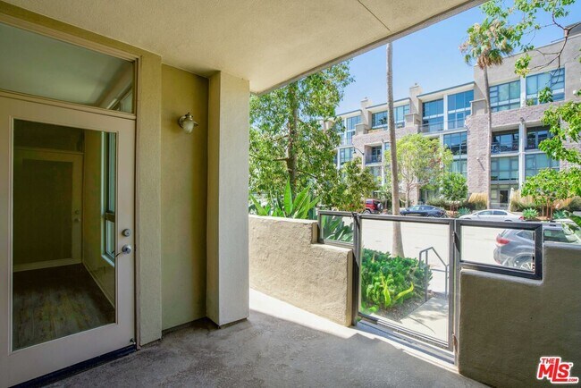Building Photo - 13044 Pacific Promenade