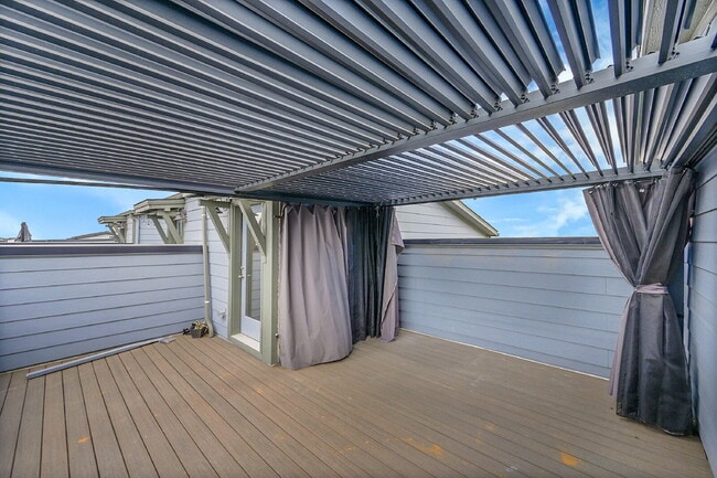 Building Photo - $3,195, 3 bed, 3.1 bath, located in Broomf...
