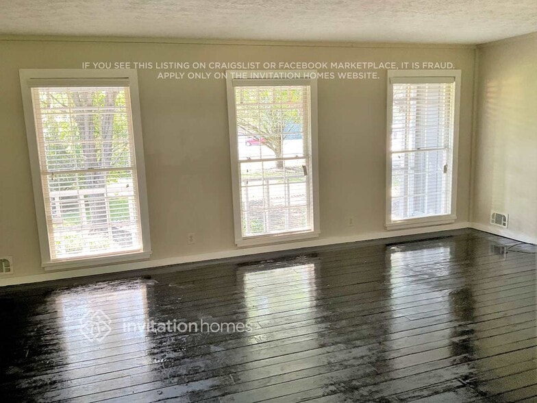 Building Photo - 2395 Springdale Dr