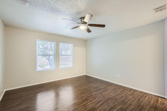 Building Photo - 1433 Glenwick Dr