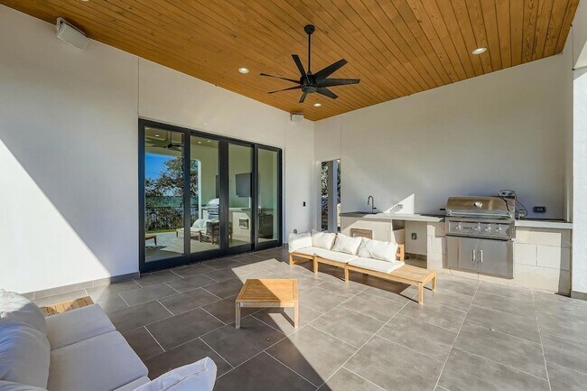 Building Photo - 6412 Lantern View Dr