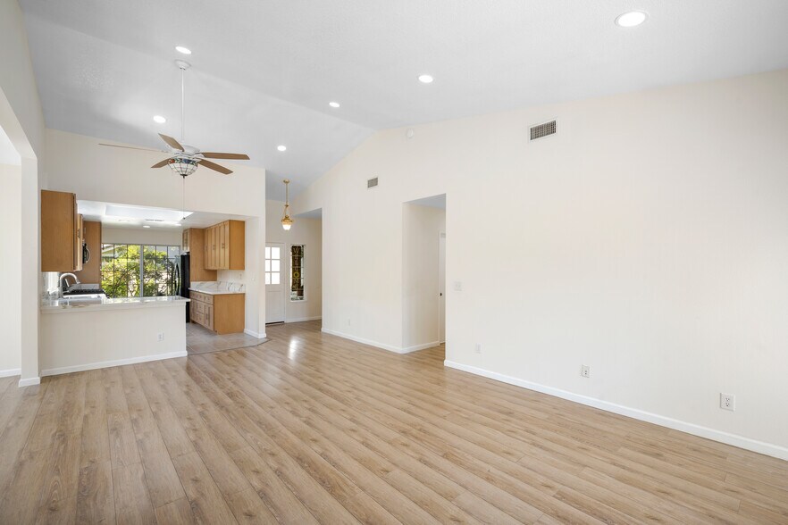 Building Photo - 27031 Benton Ct