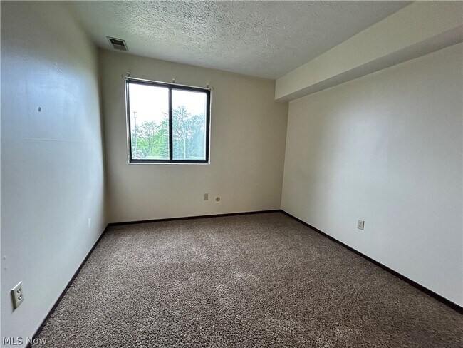 Building Photo - 623 Lovers Ln