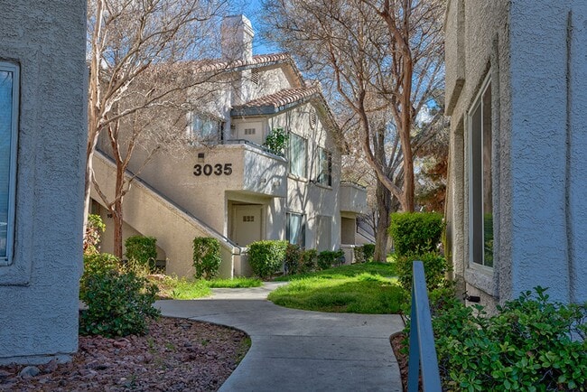 Building Photo - 2 Bed, 2 Bath Beautiful condo available now!