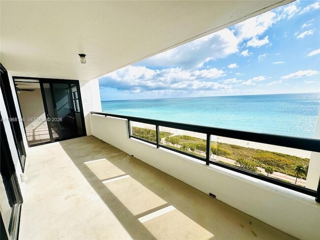 Building Photo - 2555 Collins Ave