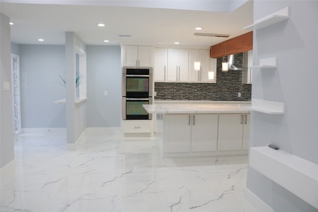 Building Photo - 10323 Bridgeland Ln