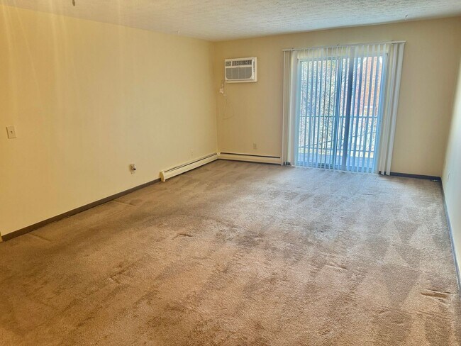 Interior Photo - 830 Nebraska Ave