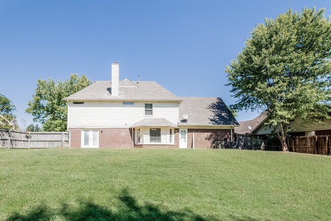 Building Photo - 429 Spruce Glen Dr