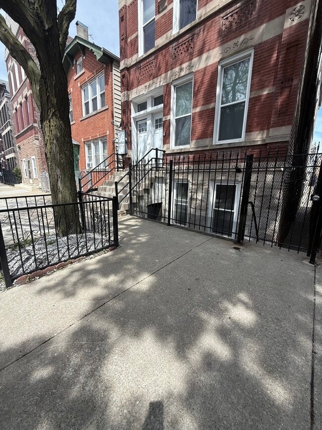 Primary Photo - 1716 W 19th St