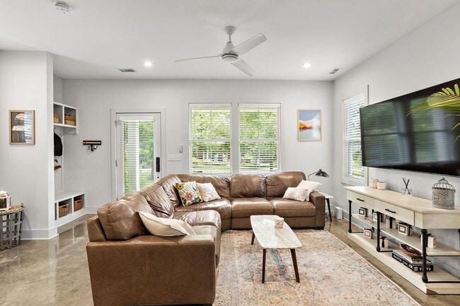 Building Photo - Stunning Gem in the heart of East Nashville!!