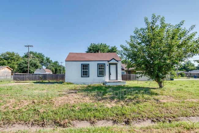 Building Photo - 1509 E Rogers St