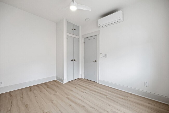 Building Photo - 42 W 47th St