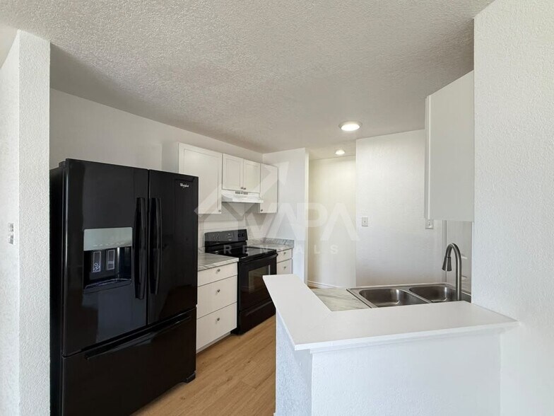Building Photo - 4103 Sunrise Glade Dr