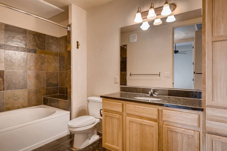guest bath - 1405 Vegas Verdes Dr