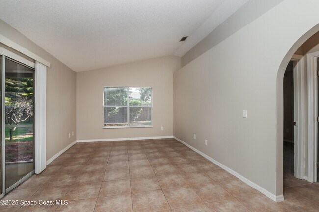 Building Photo - 163 Crystal Lake Rd
