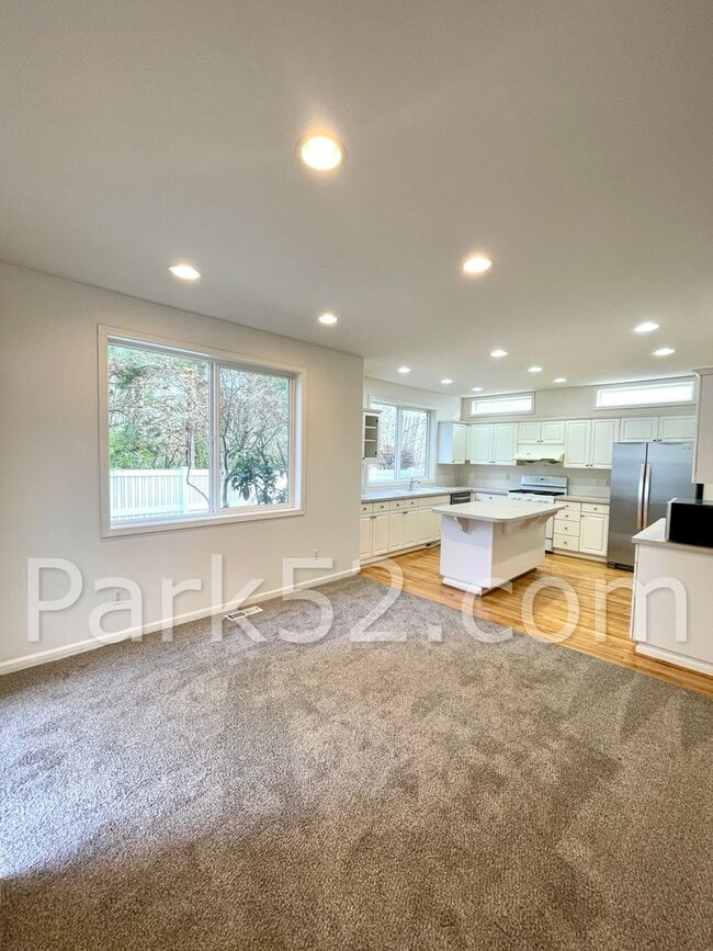 Building Photo - University Place Single Family in Gated Community