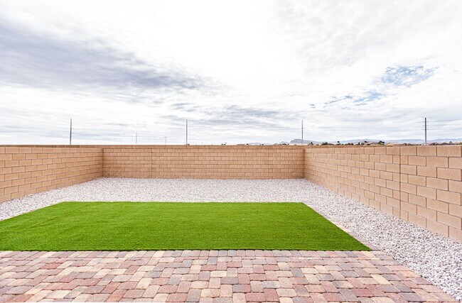 Building Photo - Beautiful 2-story home in a gated community