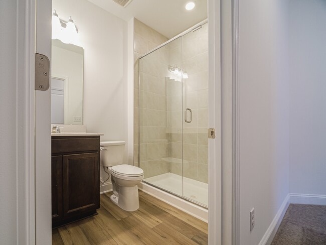 Building Photo - "Charming 2-Bed, 2-Bath Belmont Gem with Elegant Design"