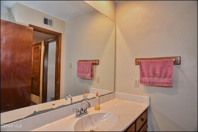Building Photo - 11600 Casa View Dr