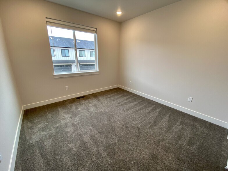 Building Photo - 2402 49th Ave Ct