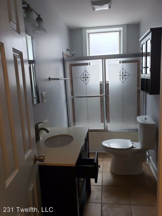 Building Photo - 1 br, 1 bath Apartment - 231 12th Street