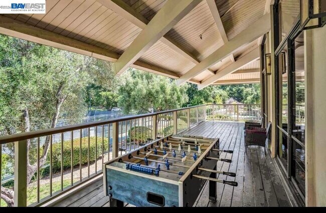 Building Photo - 320 N Civic Dr