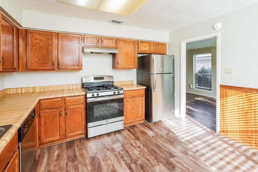 Building Photo - 19834 Packwood Dr