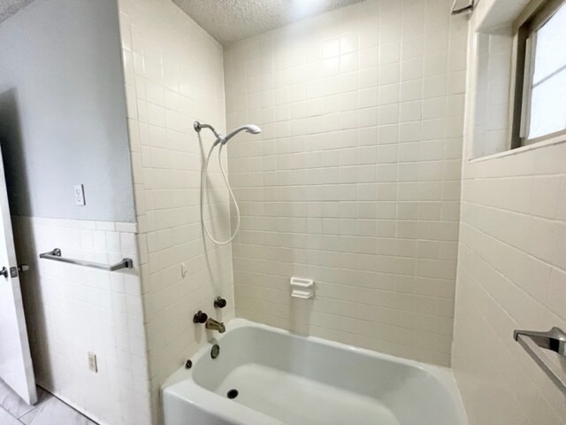 Building Photo - Saucer