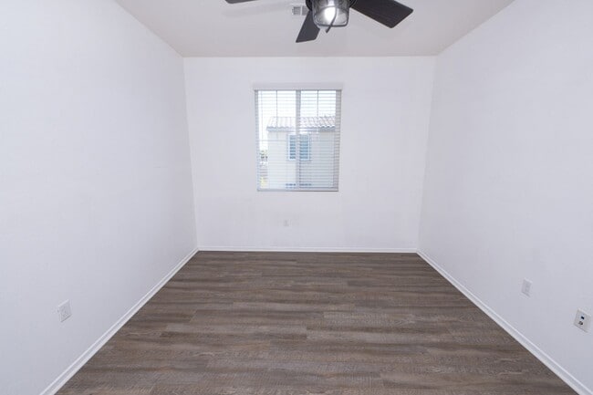 Building Photo - Amazing 3 Bedroom Condo available now! Totally loaded unit, schedule a tour today!