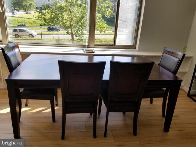 Building Photo - 1111 Arlington Blvd