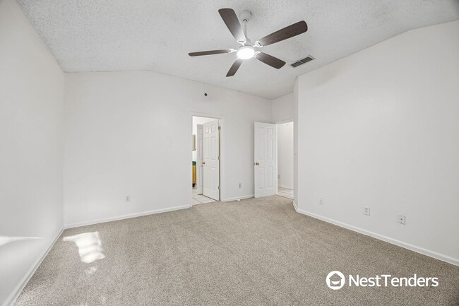 Building Photo - Great Location Near Town Center!