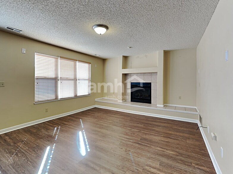 Building Photo - 2211 Pinyon Jay Dr