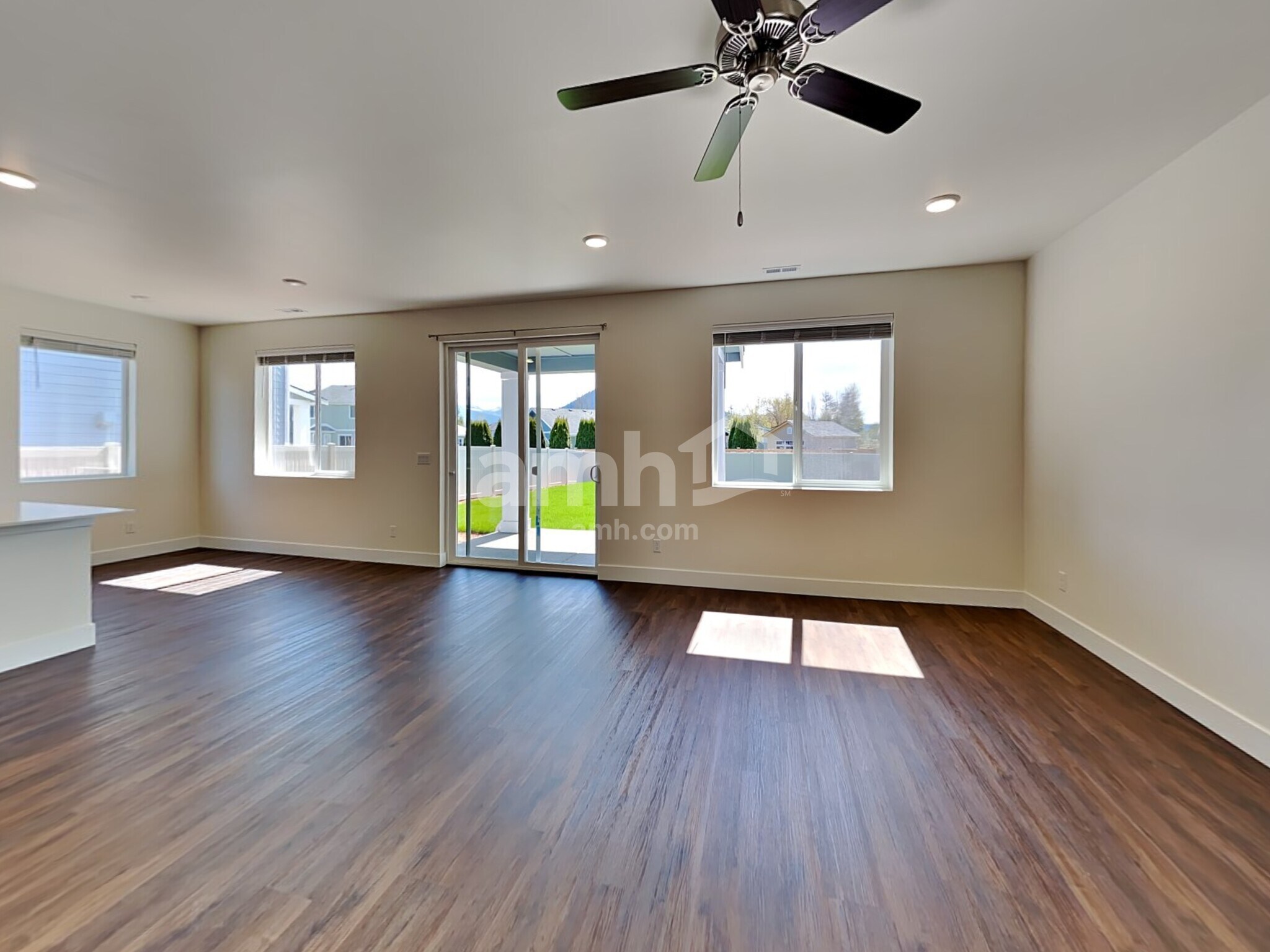 Building Photo - 390 Smith Dr