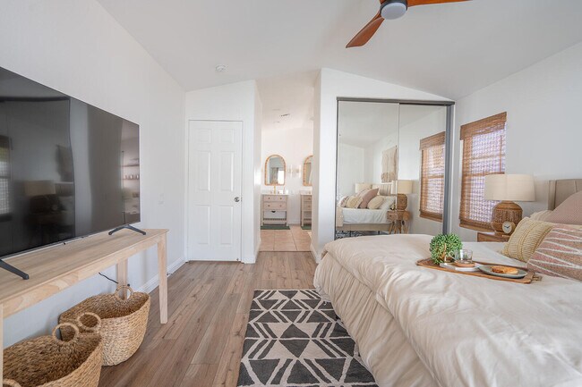 Building Photo - 45150 Birchcrest Cir