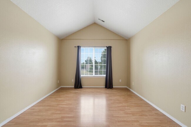 Building Photo - 1499 NE Birkshire Ct