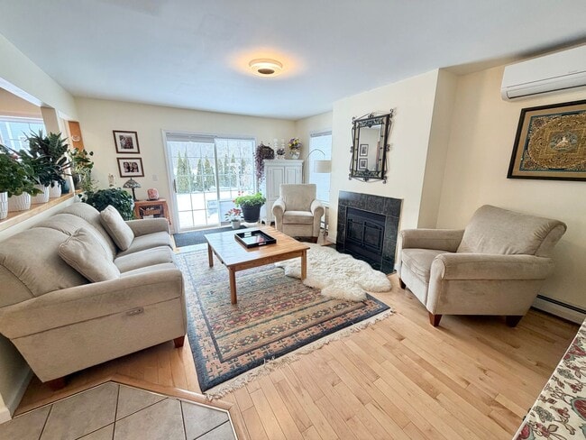 Building Photo - 4 Bedroom Home in South Burlington VT Available 4/1!