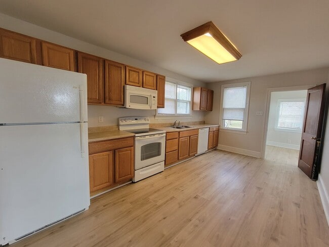 Building Photo - 1111 Bayview Rd