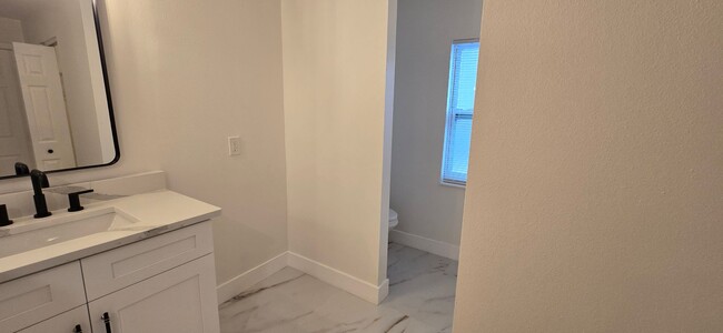 Building Photo - Completely remodeled 4 Bed 4 Bath home wit...