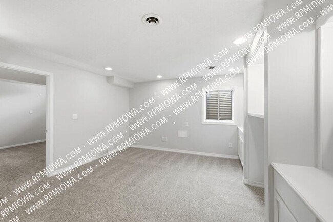 Building Photo - 4025 SE 25th St