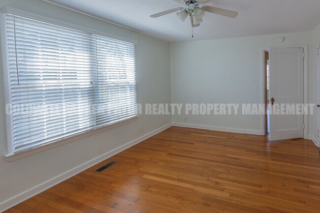 Building Photo - 323 Walsh Rd