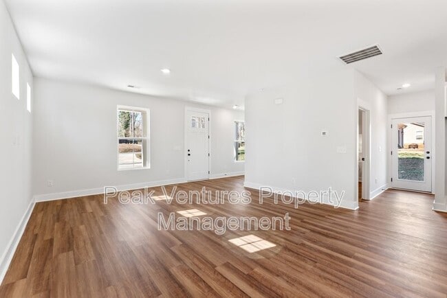 Building Photo - 104 Norbert Ln