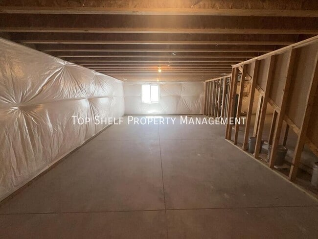 Building Photo - 420 NW Compass Ave