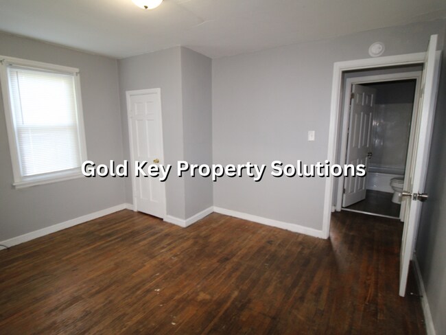 Building Photo - MUNCIE 2 BR 1 BA House with Central Air and 2-Car Garage (SECTION 8 APPROVED)