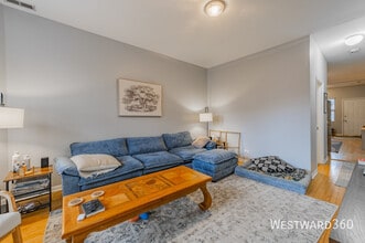 Building Photo - 3242 N Hoyne-1