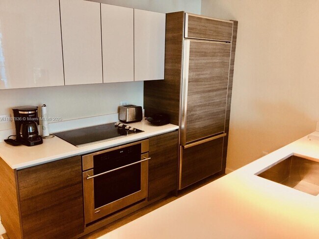 Building Photo - 1100 S Miami Ave