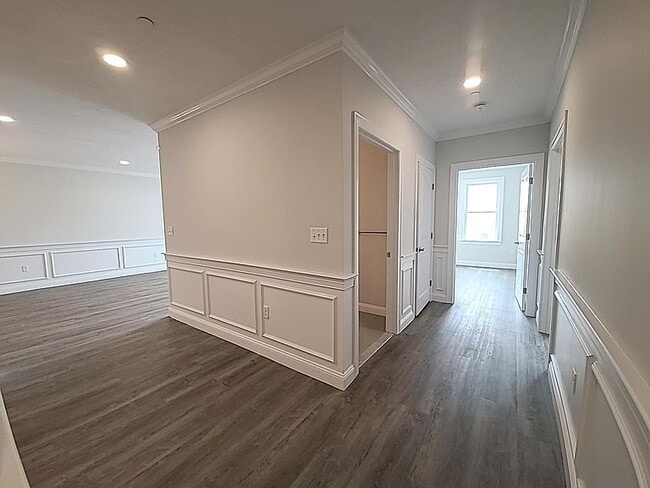 Building Photo - "Spacious 2-Bed, 2-Bath Gem in Medford - 1480 Sq Ft of Comfort Awaits!"