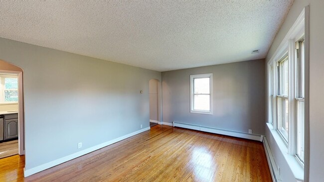 Building Photo - 505 Brooke Ave