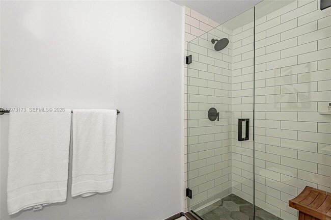 Building Photo - 398 NE 5th St